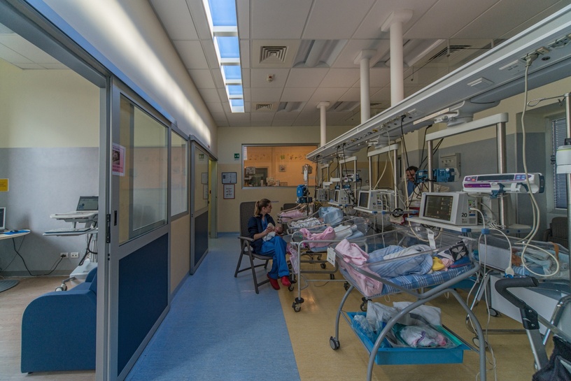 新生児の睡眠環境形成に配慮した自然光スペクトル照明デザイン